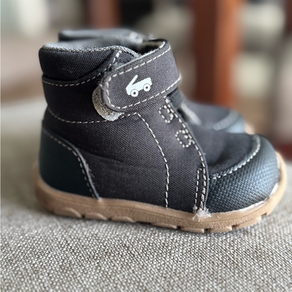 See Kai Run Black/Tan shoes Size 4